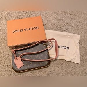 💼AUTHENTIC Louis Vuitton Loretta Bag💼